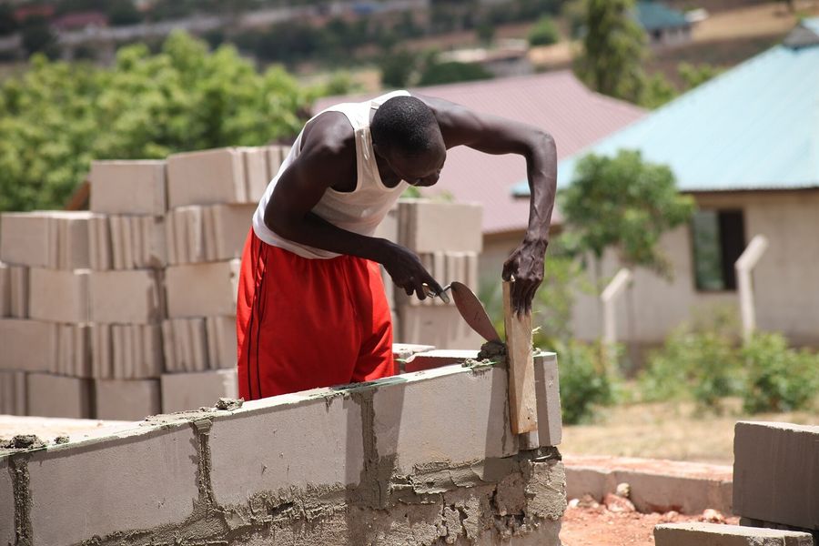 Building a concrete block wall